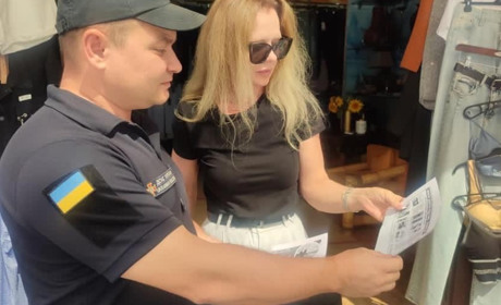 Пожежники провели роз’яснювальну роботу на комунальному ринку Южного (ФОТО)