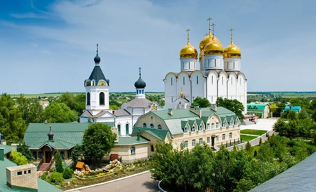 Росіяни зруйнували Свято-Успенський монастир у Микільському. Відео храму до та після нападу