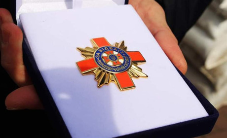 Рятувальників Нікопольщини нагородили нагрудними знаками та черговими званнями