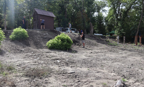 Чим виявилася труба на березі Бугу в міському парку Первомайська. Спойлер: не каналізація