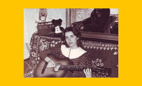 Підняли прапор України біля Хотинської фортеці: гортаємо альбом гадяцької краєзнавиці Ірини Орлової