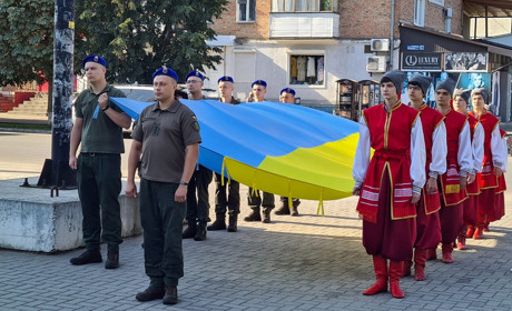 Вперше у Шостці відзначили День українського прапору в умовах війни