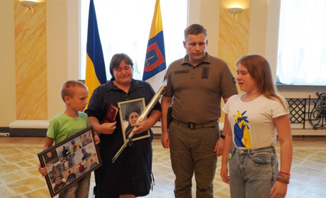 Родинам двох загиблих військових з Одеси вручили ключі від квартир