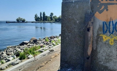 Партизани Мелітополя розвісили синьо-жовті стяги та герби