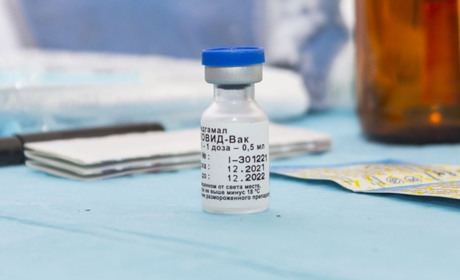 В окупованому Старобільську оголосили про вакцинування людей від COVID-19. Чим будуть щеплювати