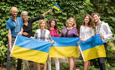 Мітингували, молилися, збирали гроші на ЗСУ: як українці за кордоном святкували День Незалежності