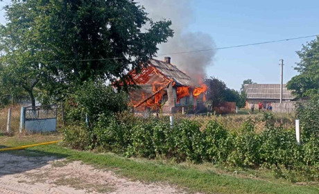 У селі Серники вогнеборці ліквідували пожежу в приватному житловому будинку