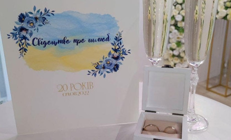На День Незалежності у перервах між сиренами в Чернігові розписались чотири пари