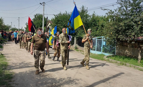 Первомайськ попрощався з Олегом Головковим. Вічна слава Герою