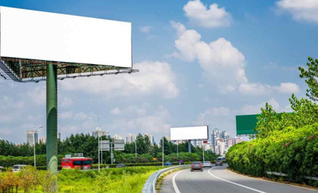 В Україні хочуть заборонити рекламні щити вздовж доріг