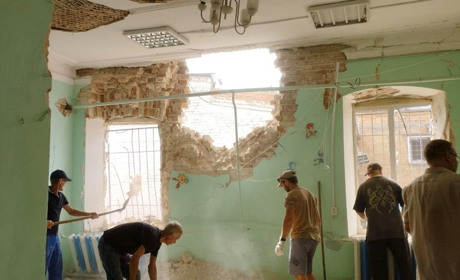 Російська армія обстріляла дитячу бібліотеку у Нікополі, яка торік відзначила своє 75-річчя