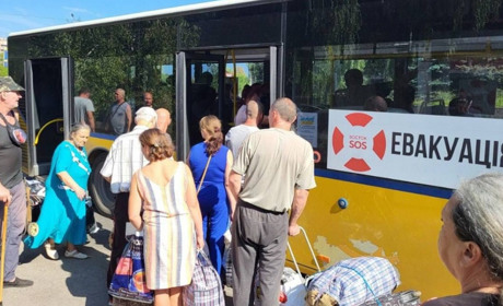 Херсонців просять виїхати з окупації та не заважати ЗСУ: куди звертатися по допомогу