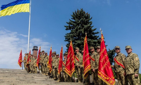 На Чернігівщині бригаді тероборони вперше вручили Бойовий Прапор