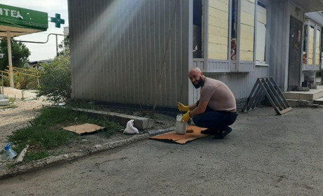 "Добровільно-примусово": як у Волновасі пройшов суботник організований окупантами. Фото