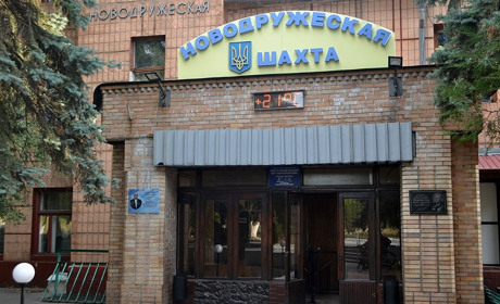 Окупанти показали шахту “Новодружеська” після приходу “руського міру”. Колаборанти дякують