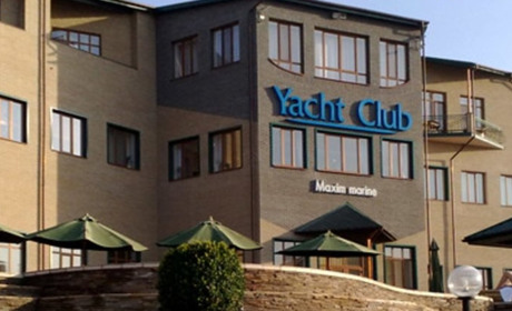 У Новій Каховці вибухи біля яхтклубу