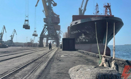 Морський порт "Южний" відновлює обробку вантажів