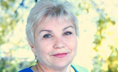 Відмінницею стала на сьомому десятку літ