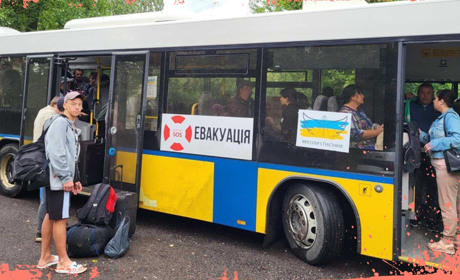 Українцям не рекомендують повертатися додому в області, де ведуться бойові дії