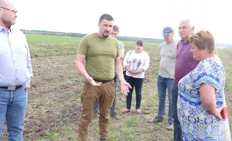 Неприємних запахів не чути: як у Халчі Кагарлицької МТГ данські інвестори вносять органічні добрива