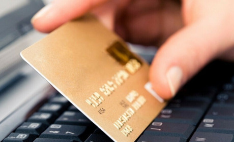 У Лозовій жінка продавала через соцмережі неіснуючий одяг. Як аферистка "розводила" людей