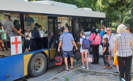 Мешканців Торецька вкотре закликають евакуюватися. Запланований черговий рейс