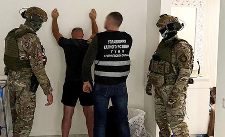 Поцупили у ювеліра 10 кг золотих прикрас і 3 млн грн: поліцейські затримали "професійних" злодіїв