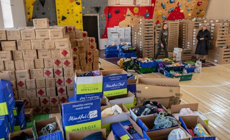 У Добропіллі видають гуманітарну допомогу. Хто і де може отримати