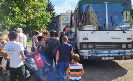 Мешканців Торецької громади закликають евакуюватися. Які є варіанти