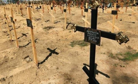 В окупованому Сєвєродонецьку оприлюднили списки людей, похованих з березня. Імена померлих