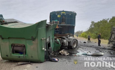 На трасі Одеса-Рені зіткнулися вантажівка та мікроавтобус: обидва водії загинули