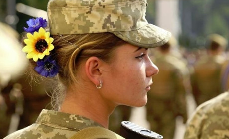 Обмежень у виїзді за кордон українських жінок з першого жовтня не буде – Міноборони