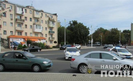 Серед білого дня: на Одещині п'яний водій сів за кермо і стріляв з пістолета