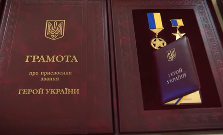 Ордени “Золота Зірка” вручено родинам двох Героїв, які загинули при обороні Луганщини. Хто ці Герої