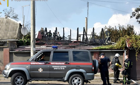 В селі Усатове горів будинок: одну людину госпіталізували з отруєнням