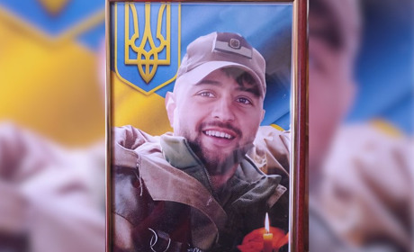 Загинув 9 березня. На Менщині живим коридором провели в останню путь Романа Кубая