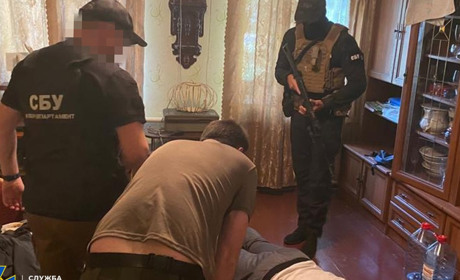 СБУ затримало двох киян, які планували запустити прокремлівський медіацентр на Херсонщині