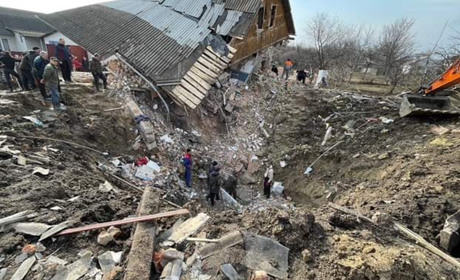 Дах будинку ніжинських лікарів тримався на східцях та піаніно «Україна»