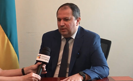 Консульські новини: виготовлення закордонних паспортів та навчання українських дітей в ОАЕ