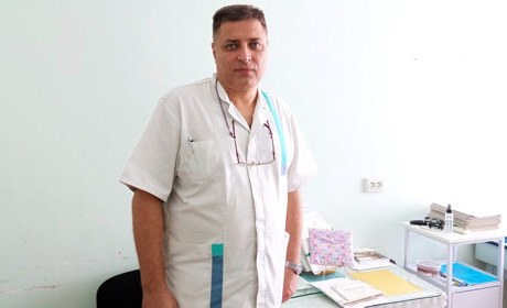 Війна двічі позбавляла дому лікаря Сергія Кацарського. Наразі він рятує життя пацієнтів у Мені