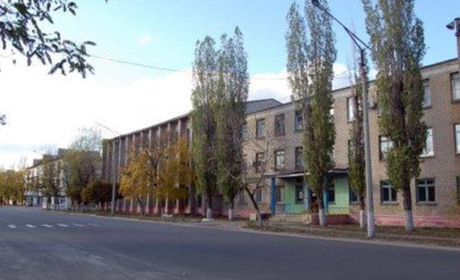 У Сєвєродонецьку окупанти знову обіцяють “покращення”. Як “відновлюватимуть” зруйновані спортоб'єкти