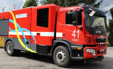 Енергоатом подарував нетішинським рятувальникам пожежну автоцистерну