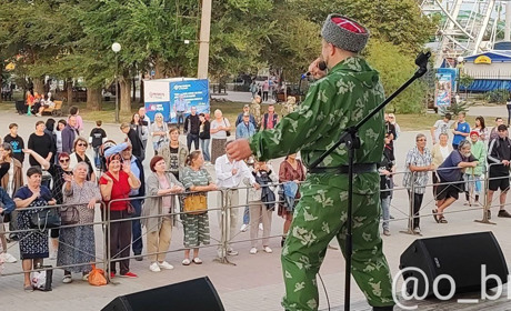 На день міста оупанти влаштували у Бердянську примітивне “балалаєчне” шоу