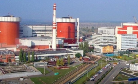 Росіяни обстріляли Південноукраїнську АЕС – ракета впала за 300 метрів від ядерних реакторів