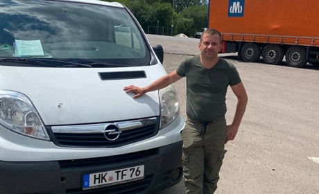 У чергах вмирали і народжували: як підприємець з Хлібодарського переганяє авто для ЗСУ з-за кордону