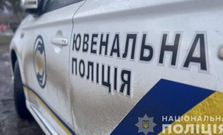 На Чернігівщині 6-річна дитина ходила босоніж біля колій поки батьки пиячили