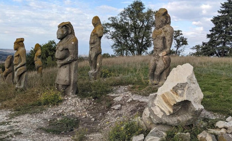 Половецьких кам'яних баб евакуюють з-під Ізюму