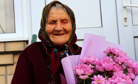 100-річний ювілей відзначила Ганна Пальонко, жителька села Іванівці. Вітаємо ювілярку!