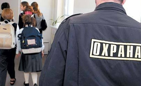 Окупанти запроваджують "пропускний режим" в школах та дитсадках на захопленій Луганщині. Навіщо