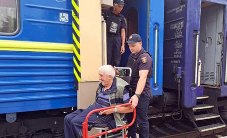 Евакуація з-під обстрілів напередодні зими: де вже чекають жителів Торецька